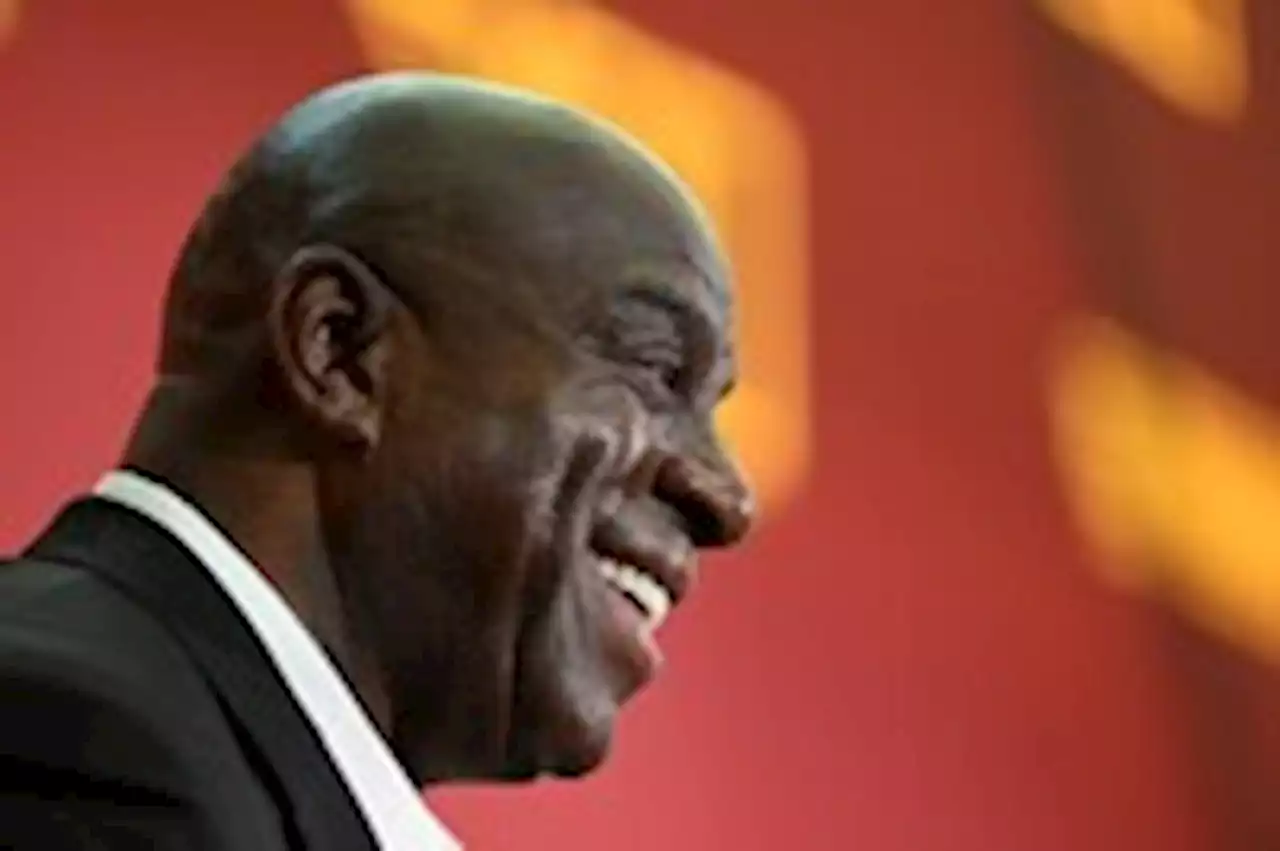 Magic Johnson, part owner of the Commanders, offers his wisdom to players