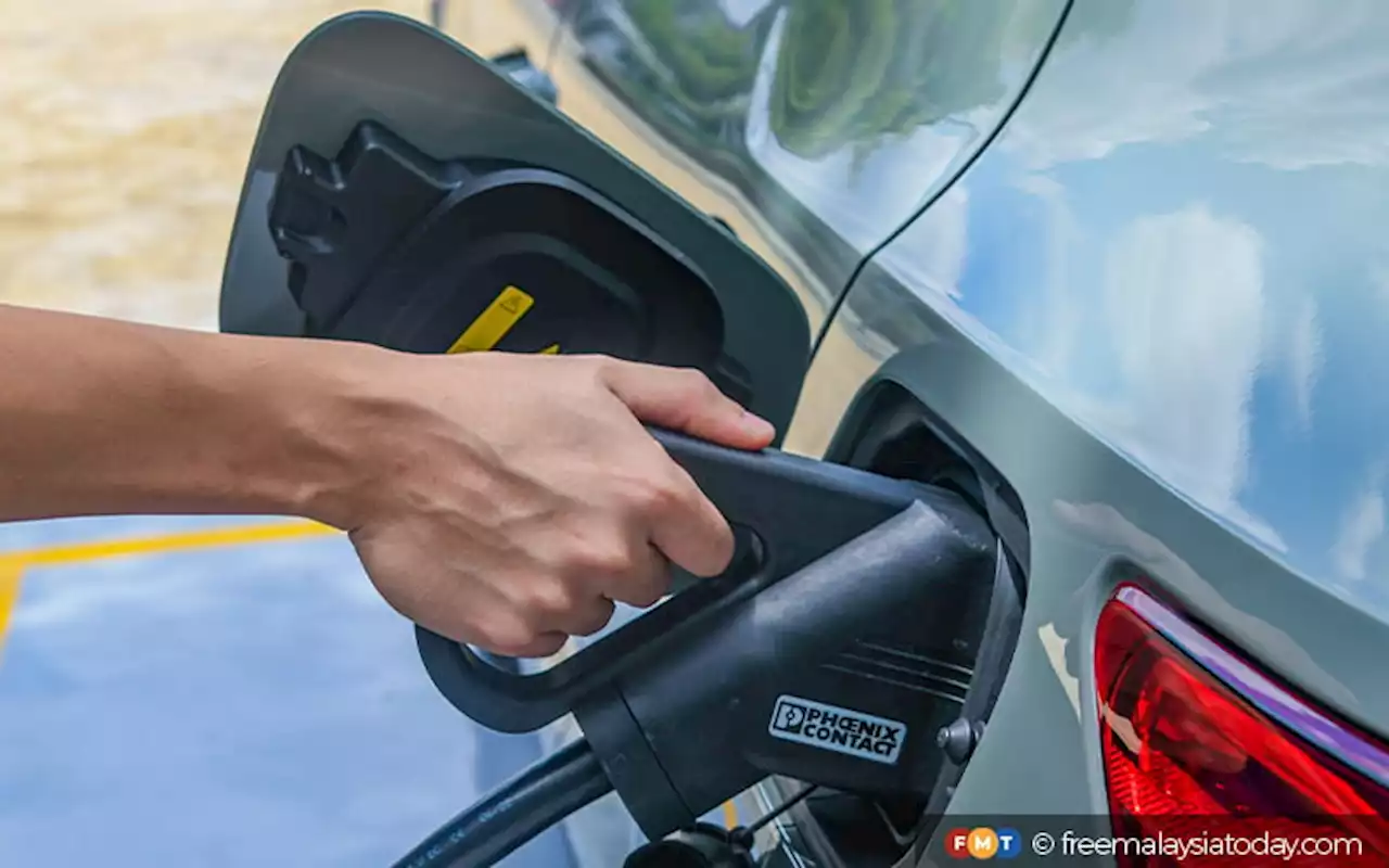 Harap insentif beli EV dimasuk dalam Belanjawan 2024, kata Tengku Zafrul