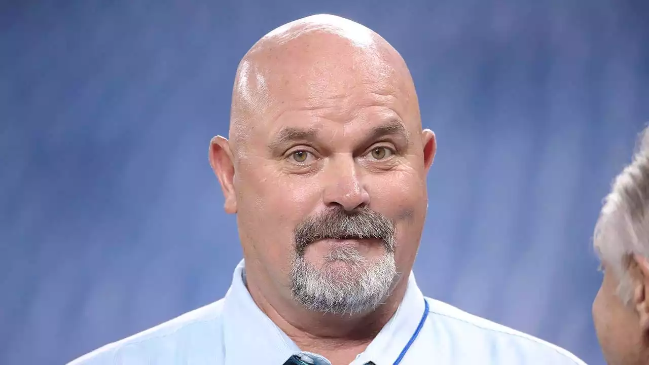 Ex-Yankees pitcher David Wells puts tape over Nike logo on Yankees uniform: 'I hate Nike'