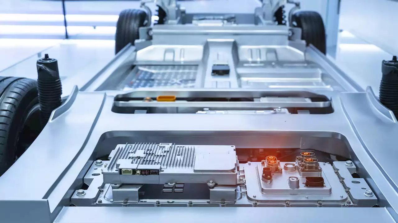 Stellantis shares plans to make EV batteries 50% lighter