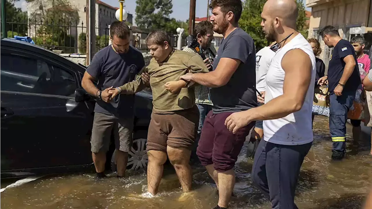 Flut in Griechenland: Rettungen laufen weiter, Schäden sind enorm