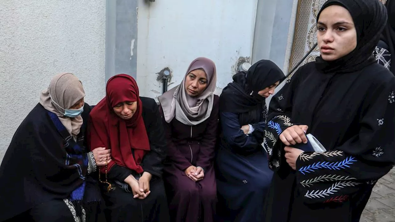عشرات الشهداء والجرحى في قصف متواصل على غزة واستمرار استهداف الطواقم الصحية