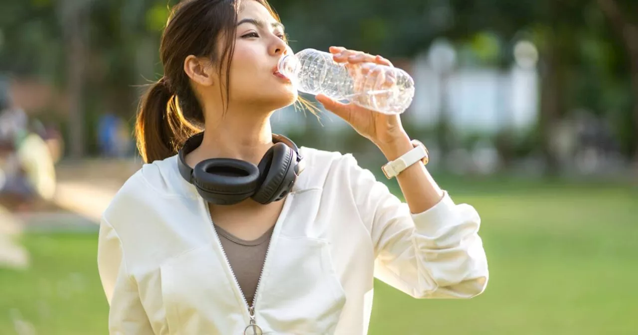 Preoccupanti livelli di nanoplastiche nelle bottiglie d'acqua in plastica