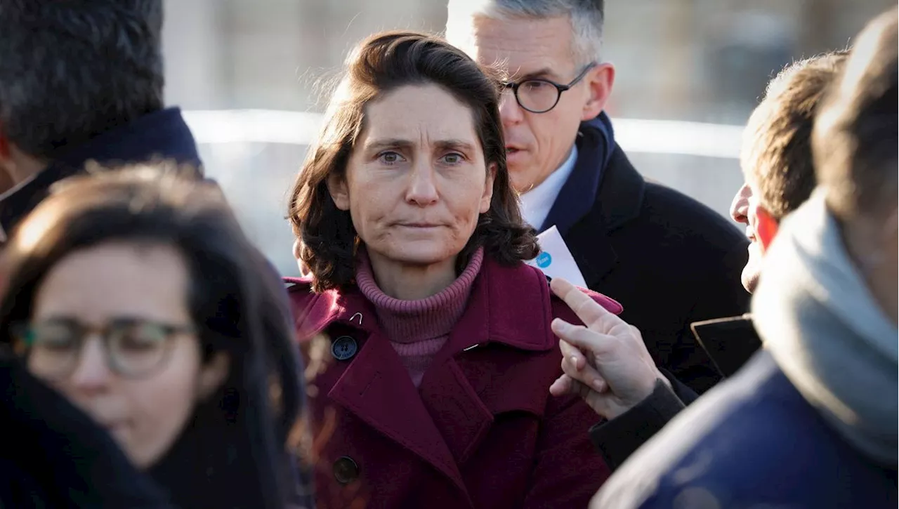 Amélie Oudéa-Castéra huée lors de sa visite à l'école Littré à Paris