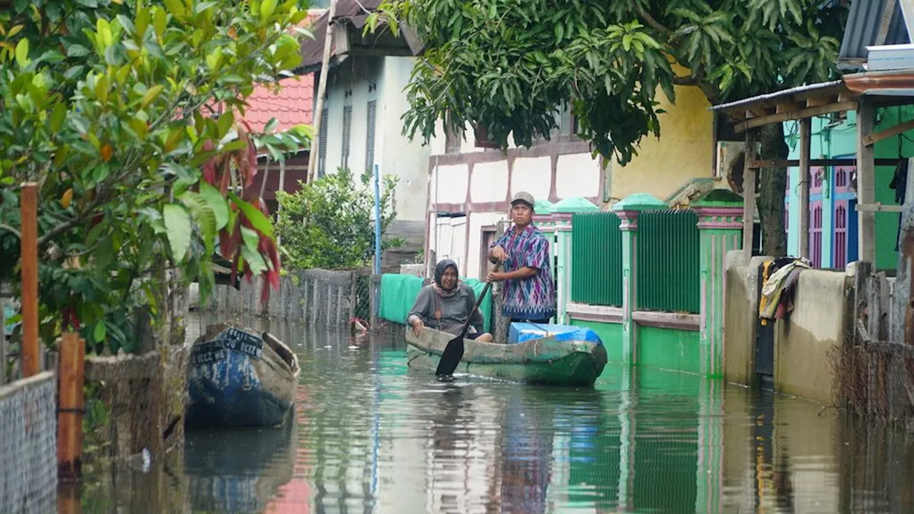 Banjir Berlarut Melanda Jambi dan Riau