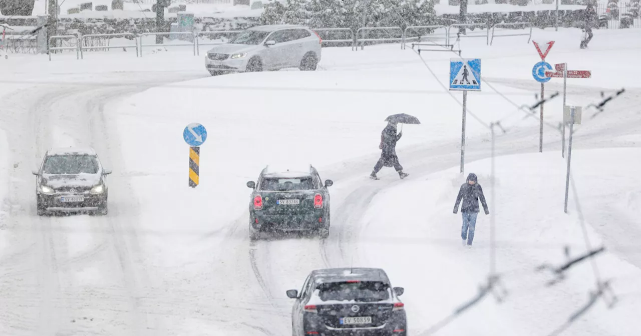 Kraftig snøvær på Sørlandet og Østlandet -- venter trafikkaos