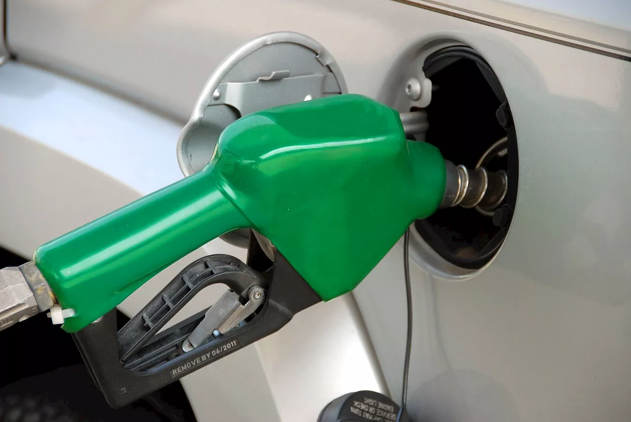 Nu har reduktionsplikten sänkts. Har lett till billigare bensin och diesel.