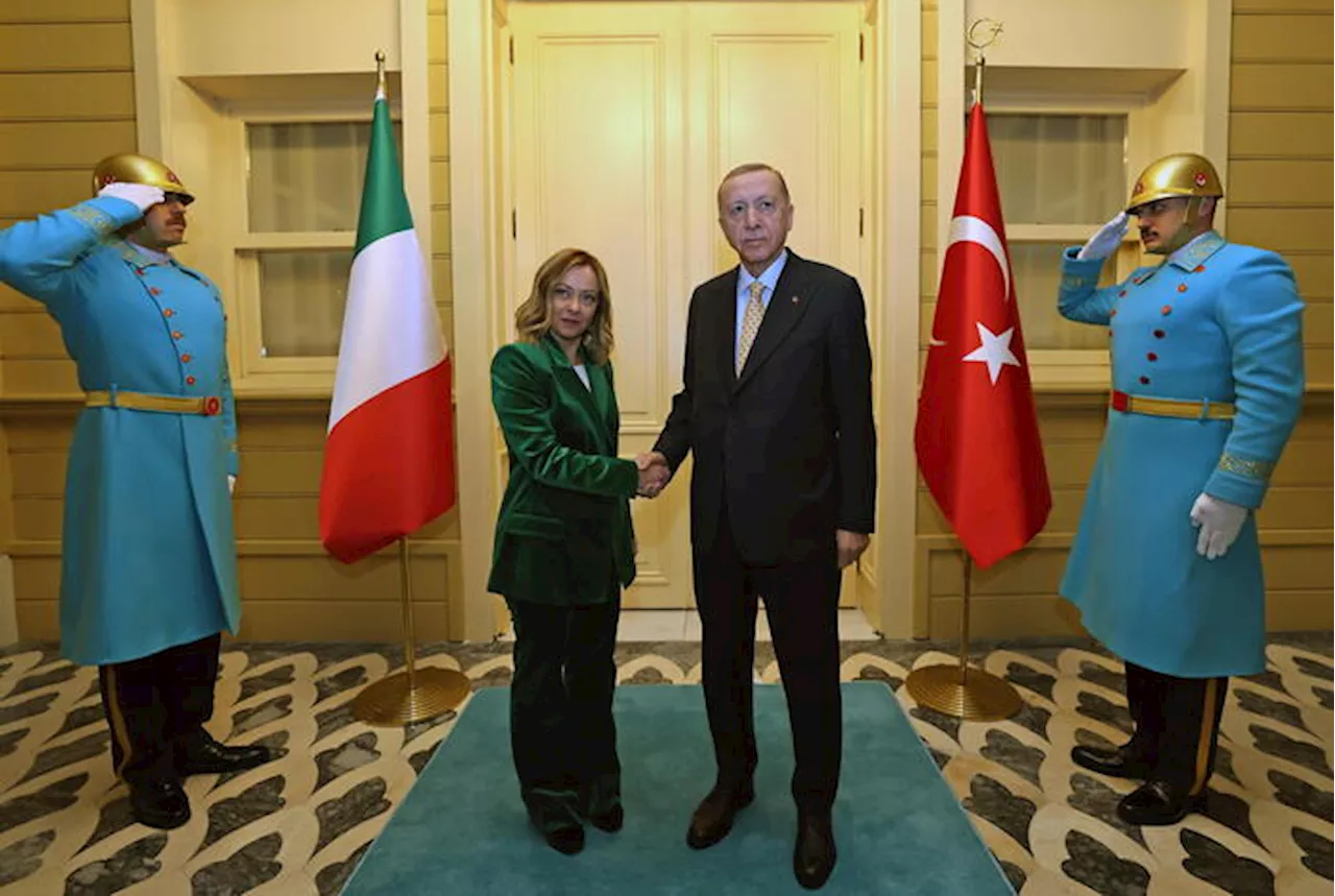 Giorgia Meloni ottiene una sponda da Erdogan per limitare i flussi migratori dalla Libia