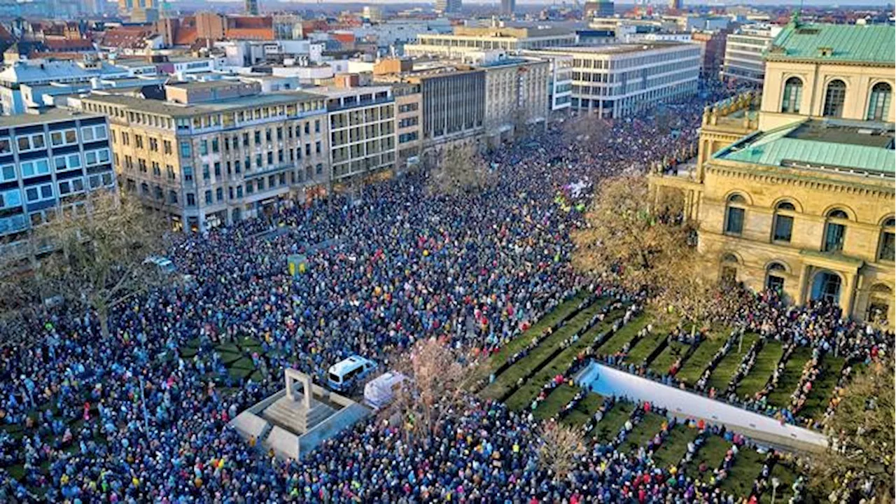 Hundratusentals i demonstrationer mot AFD