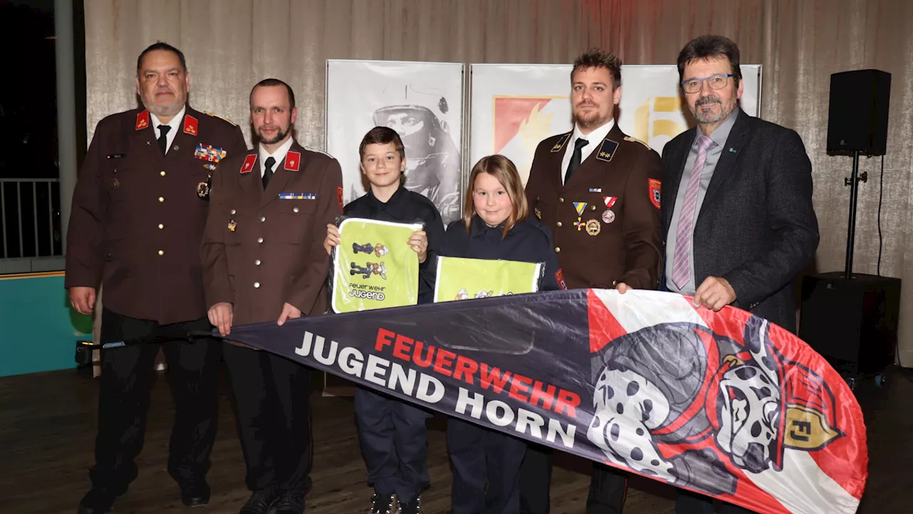 Feuerwehr Horn hebt die Jugend hervor