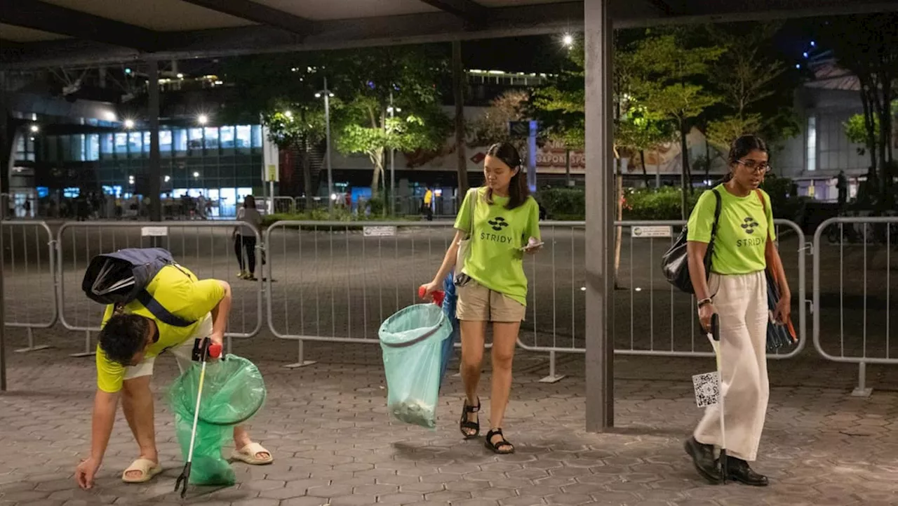 Volunteers Organize Trash Clean-up Operation after Coldplay Concert in Singapore