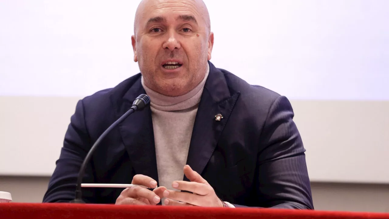 Il sindaco Bandecchi e la sua volgarità nell'aula consiliare