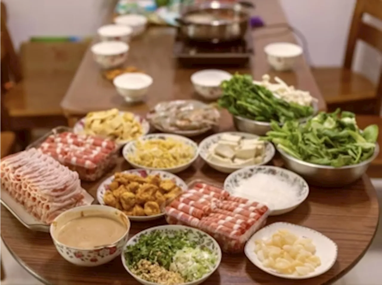 Steamboat Dinners: A Popular Choice for Chinese New Year Reunion Meals in Singapore