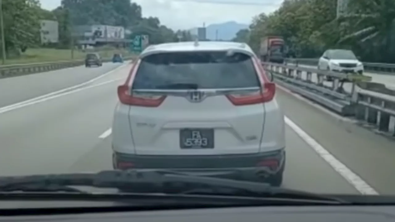 Driver Arrested for Blocking Ambulance in Malaysia