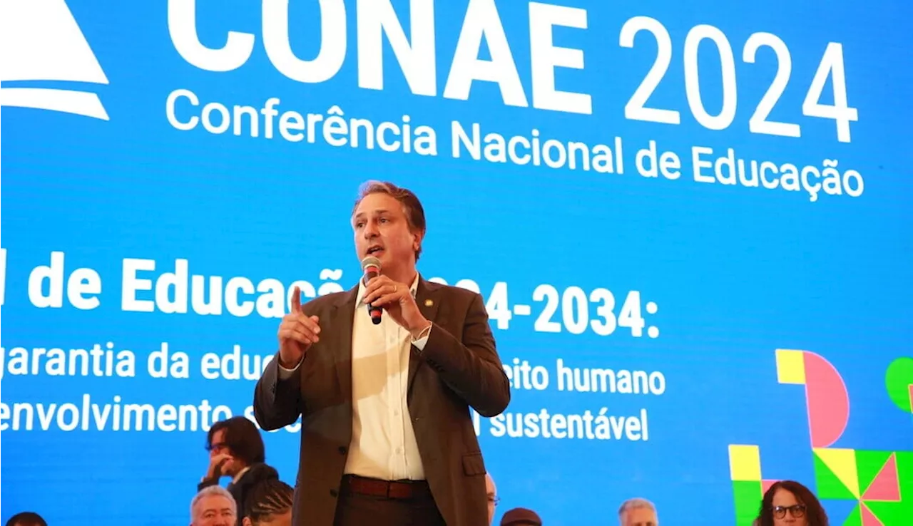 Manifestações críticas a empresário brasileiro durante conferência de educação