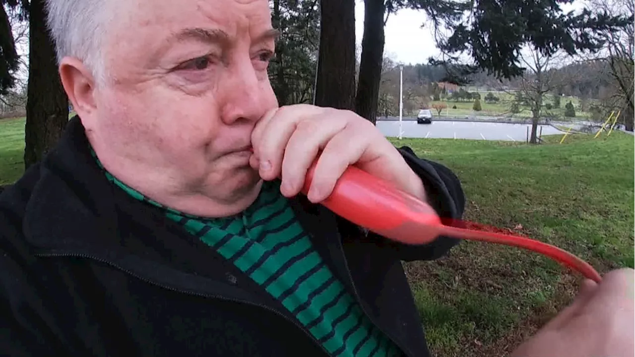 B.C. veteran places balloon animals around community every day for years