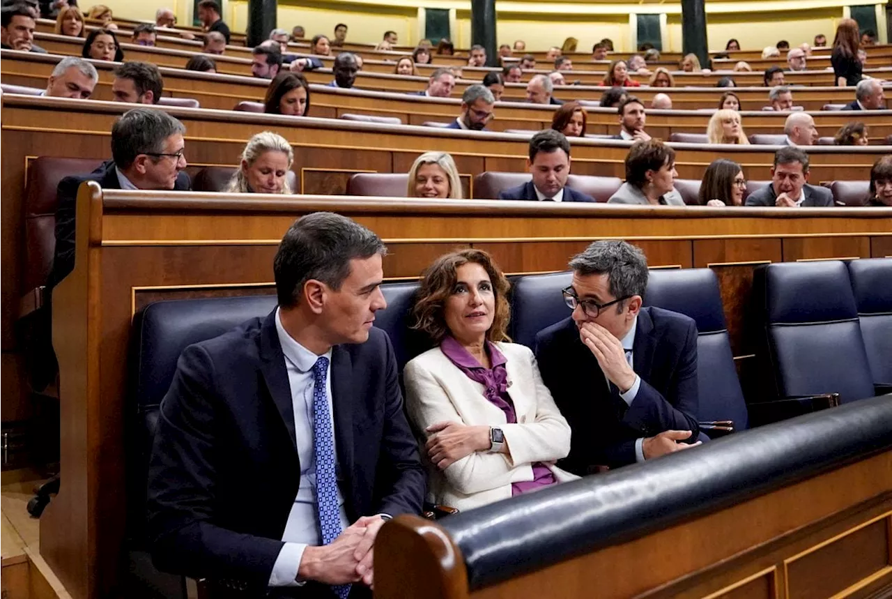 El Gobierno intenta convertir la derrota parlamentaria en un bumerán contra Puigdemont