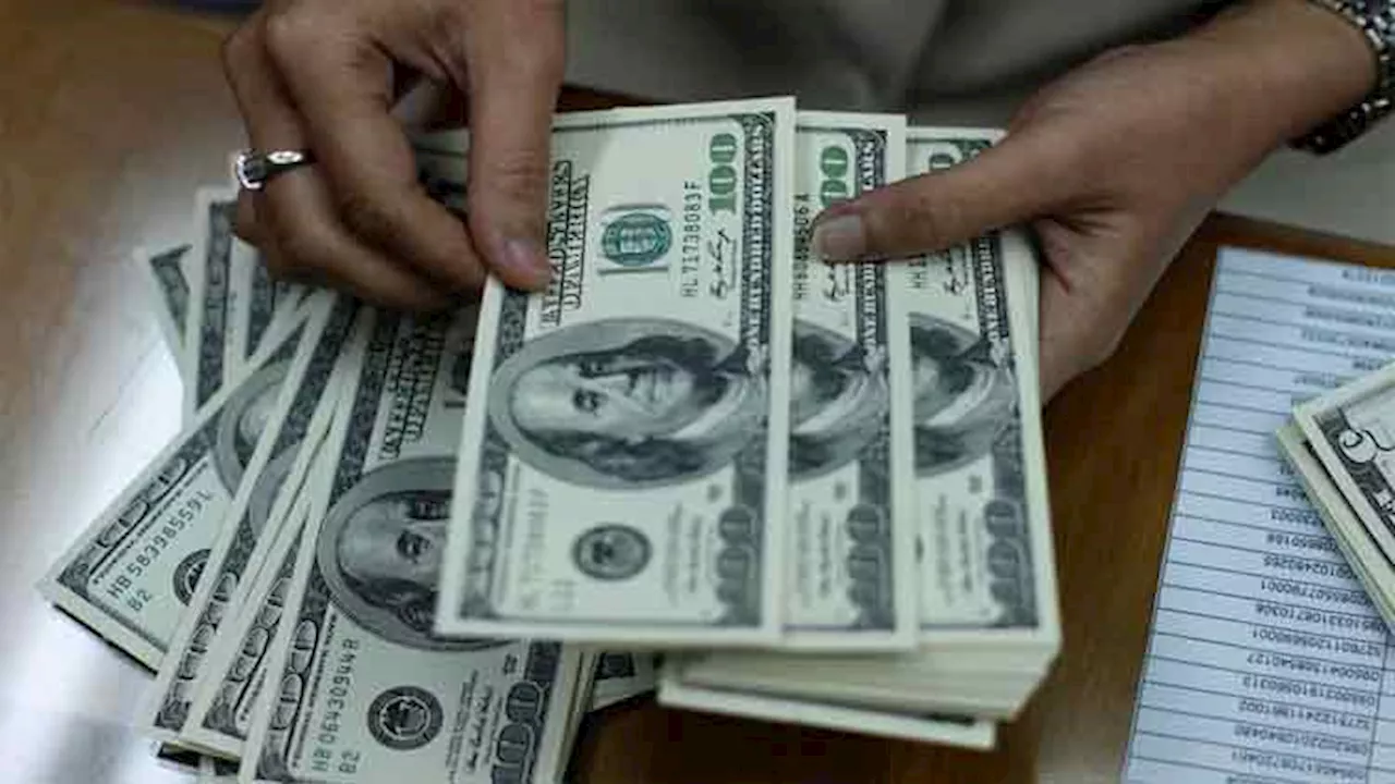 Dollar Little Changed After Mixed US Data