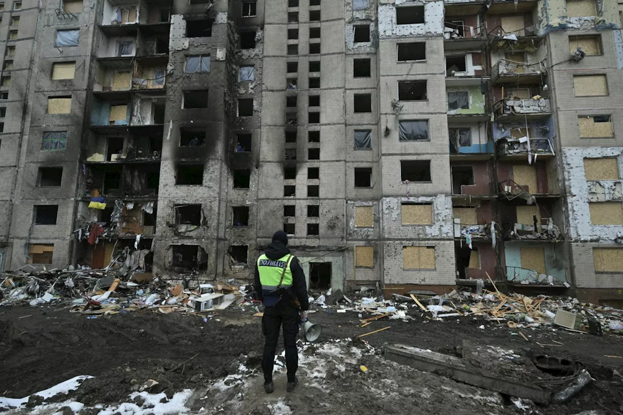 Russian Officials Offer Evacuation as Ukrainian Attacks Continue