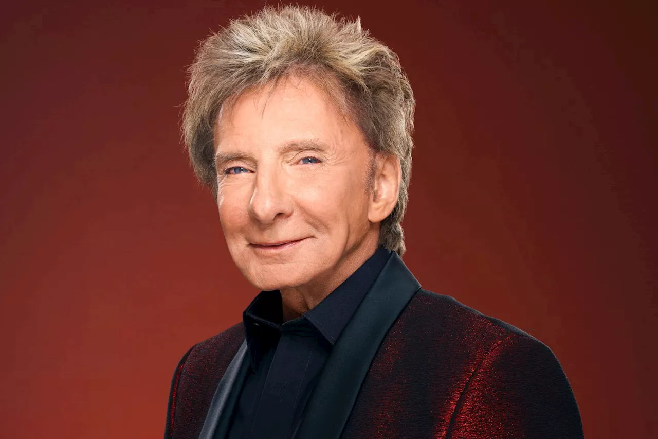 Barry Manilow on Singing at a Gay Bathhouse Early in His Career and Its Impact on His Sexuality: 'Great Audience'