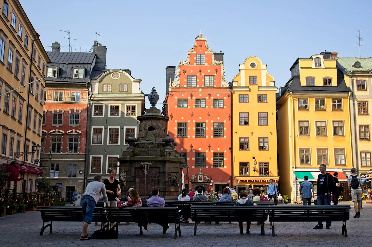 Terrorhotnivån stannar kvar på fyra av fem. Tack vare våldsbejakande islamism och högerextrema grupper.