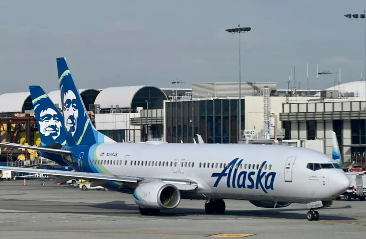 Alaska Airlines Boeing 737 MAX 9 Loses Door Panel in Flight