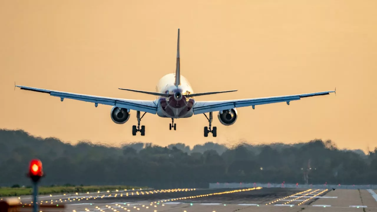 Um Weihnachten: 1. deutsche Airline streicht Flüge, weil Verluste drohen