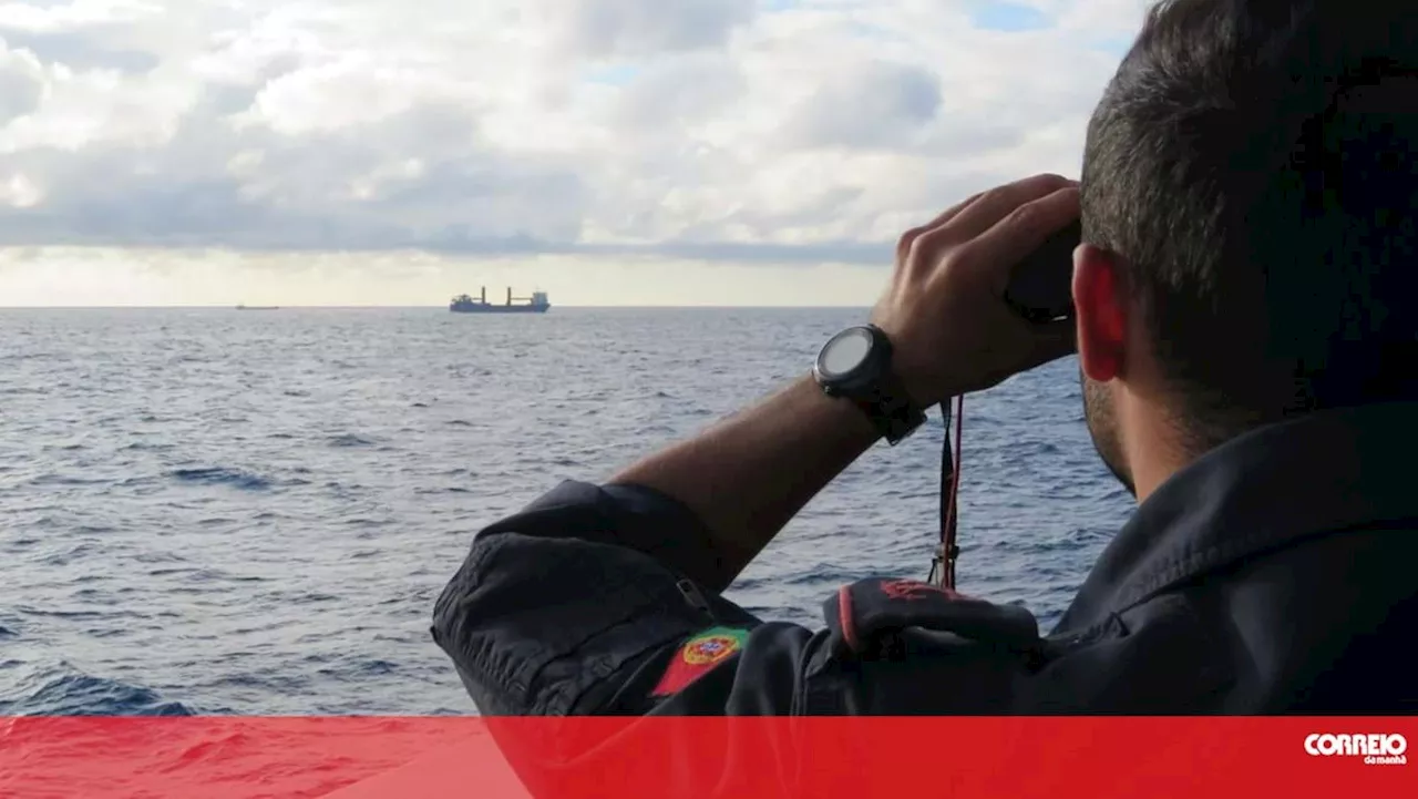 Homem de 63 anos com urgência médica retirado de navio mercante ao largo dos Açores