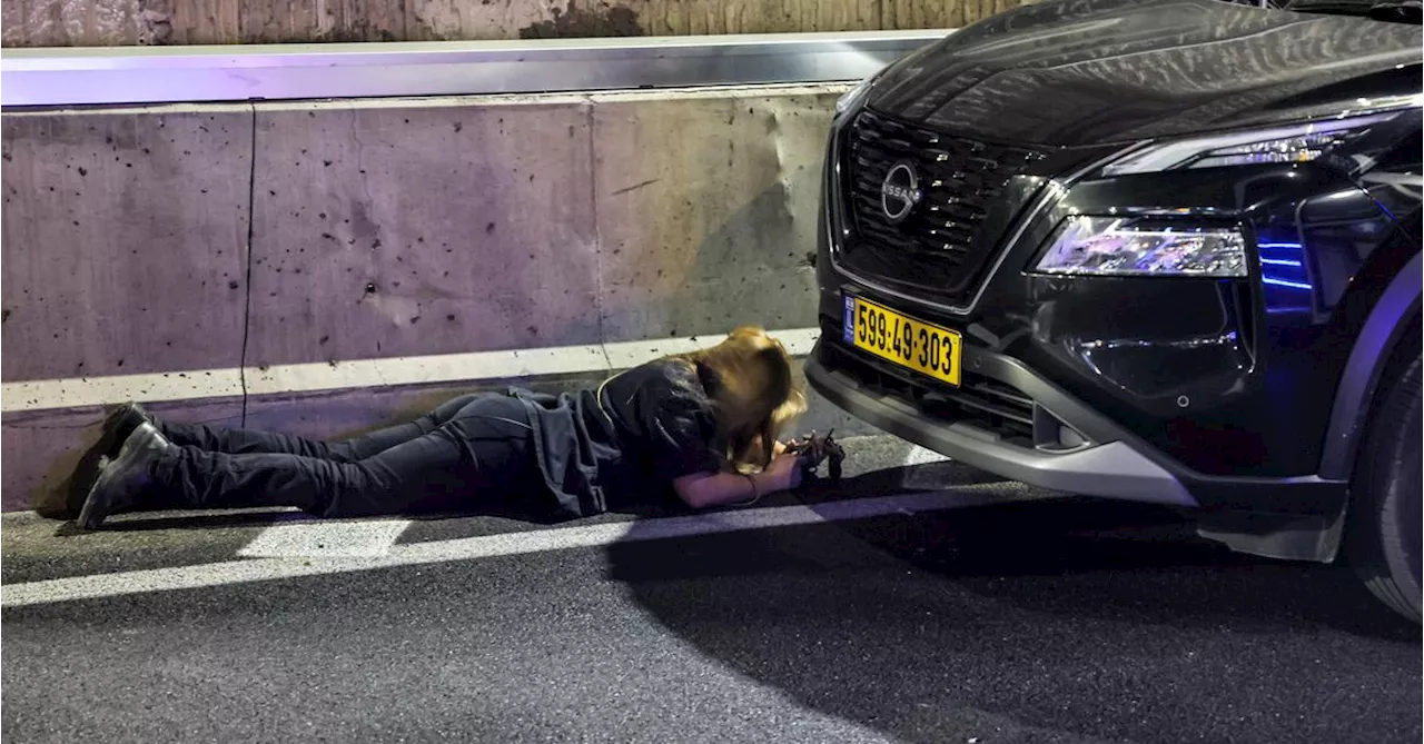 Mit Sturmgewehr und Messer bewaffnete Attentäter töten sechs Menschen in Tel Aviv