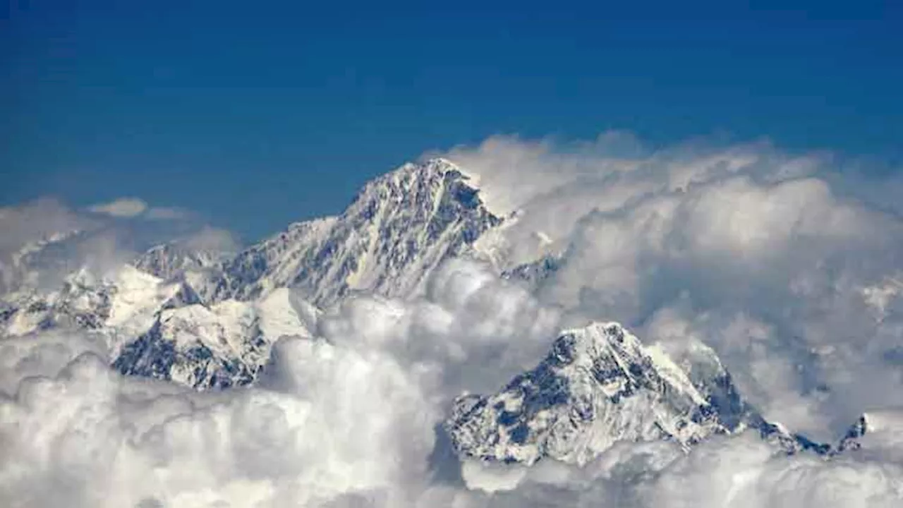 Scientists explain Mount Everest's anomalous growth