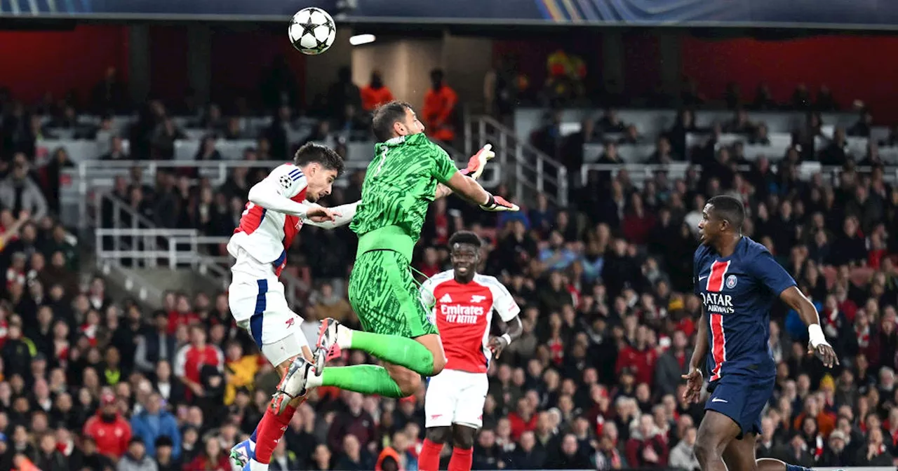 Arsenal-PSG - Donnarumma se rate, le coup franc de Saka : les buts d'Arsenal en vidéo