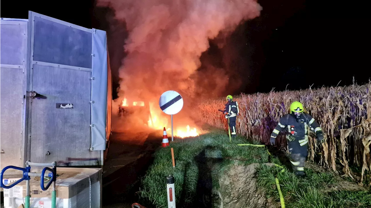 Feuerwehr bekämpft Vollbrand auf der S3-Umfahrung