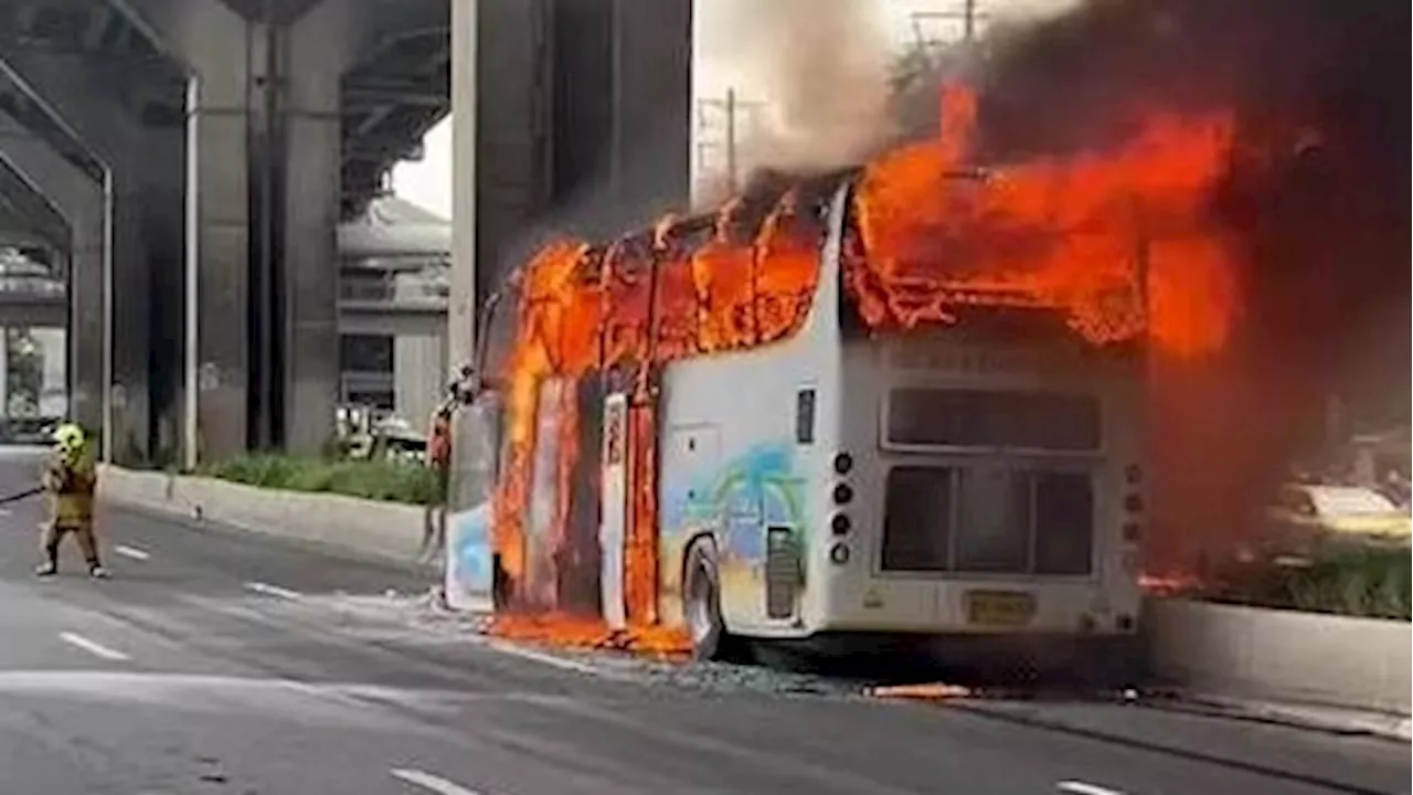 Kinder und Lehrer verbrennen bei Schulausflug in Bus