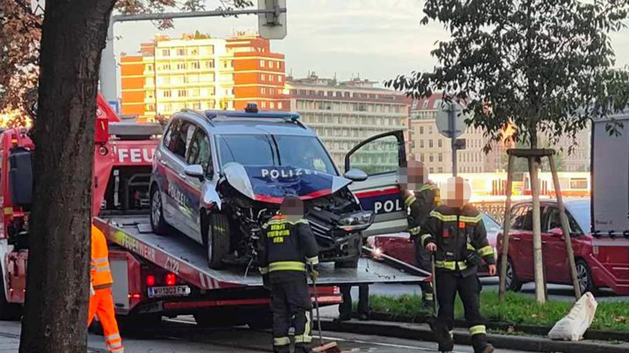 Zwischenfall im Frühverkehr - Wiener Polizei crasht am Schwedenplatz in Werbetafel