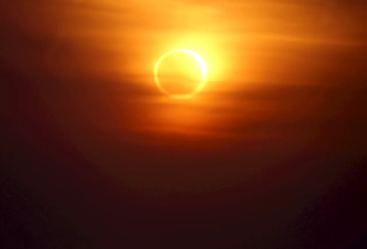 Dall'Eclissi di Sole alla Cometa del Secolo: sorprese nel cielo di ottobre