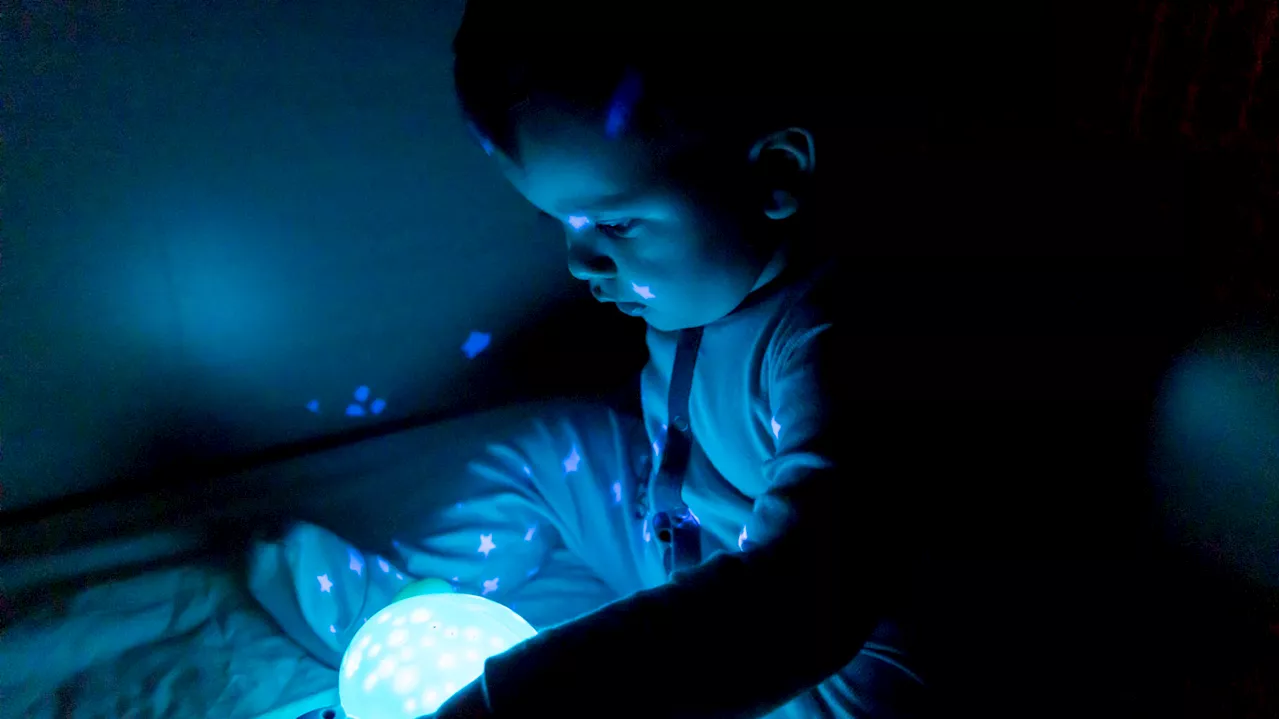 Les lumières bleues des jouets pour enfants sont dangereuses pour leur rétine, alerte l’Anses