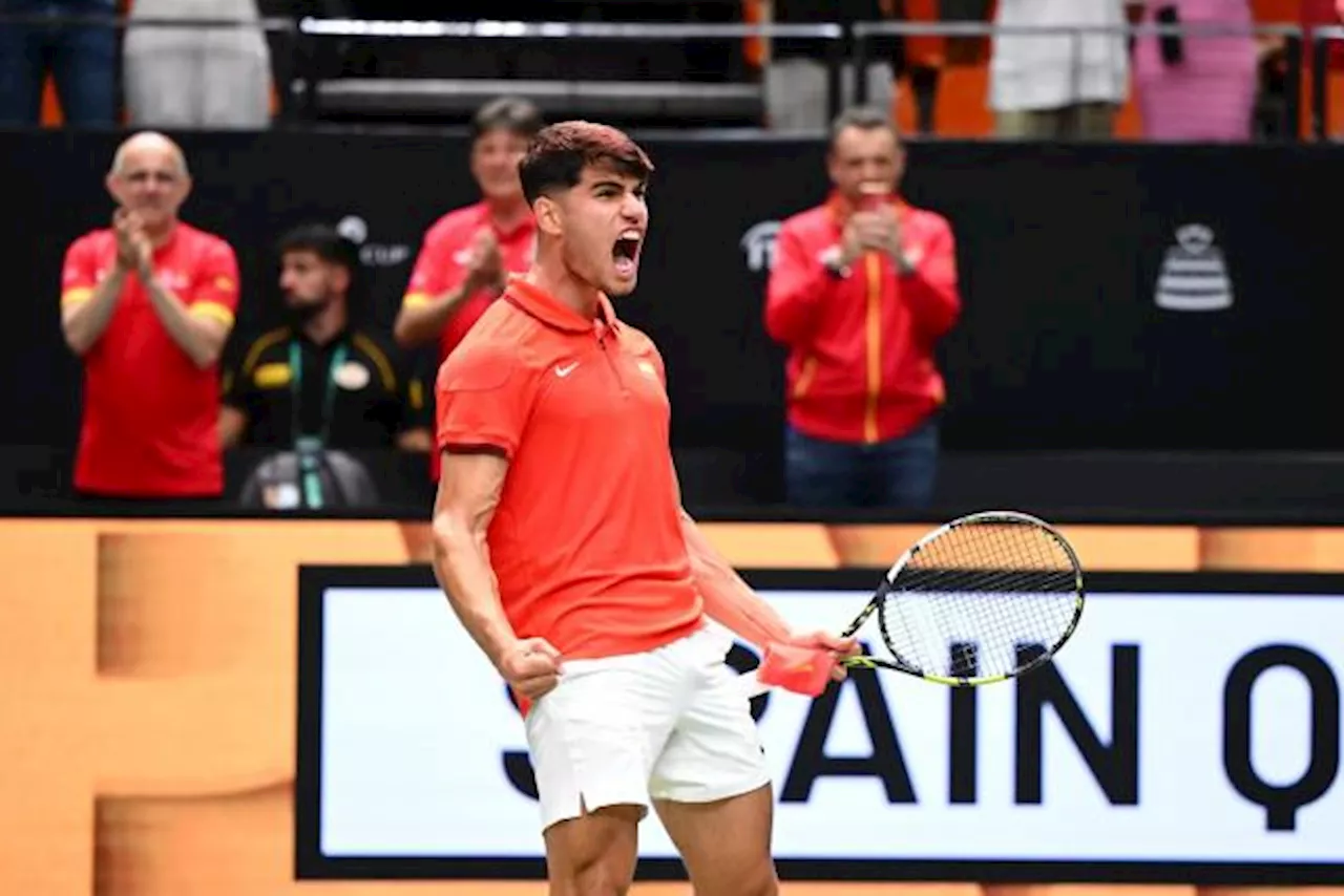 Carlos Alcaraz domine Daniil Medvedev et se hisse en finale à Pékin