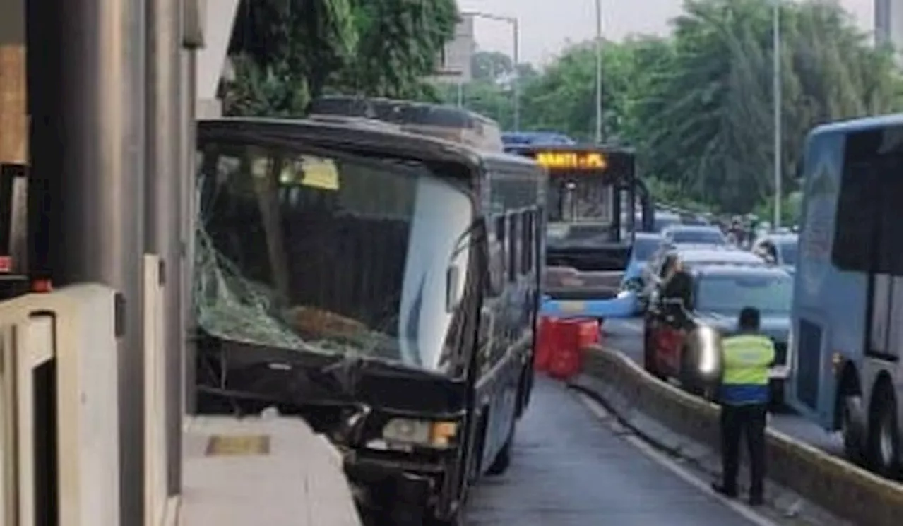 Paspampres Akui Bus Tabrak Halte TansJakarta Karena Rem Blong