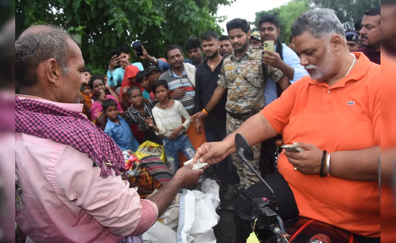 बिहार में बाढ़ का कहर, बुलेट पर घूम-घूमकर लोगों की मदद करते दिखे पप्पू यादव, पैसे भी बांटे, देखें VIDEO