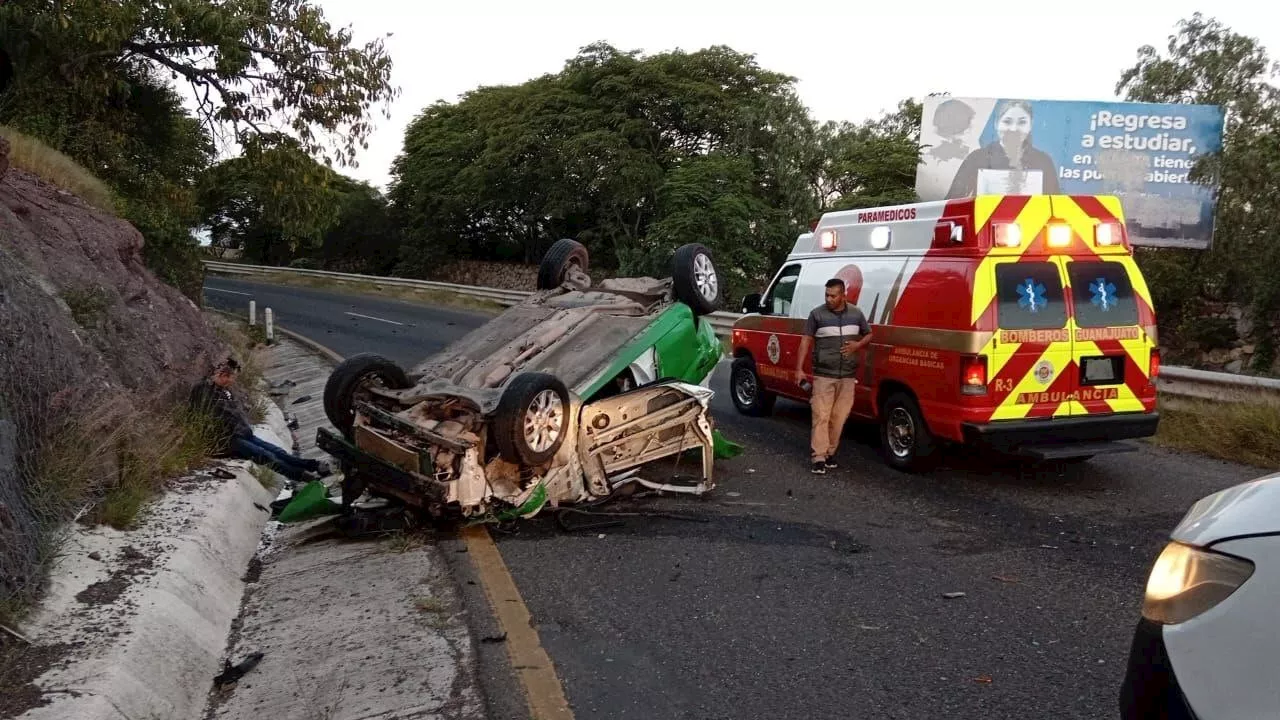 Volcadura en 'curvas peligrosas' de Guanajuato deja una mujer en estado grave