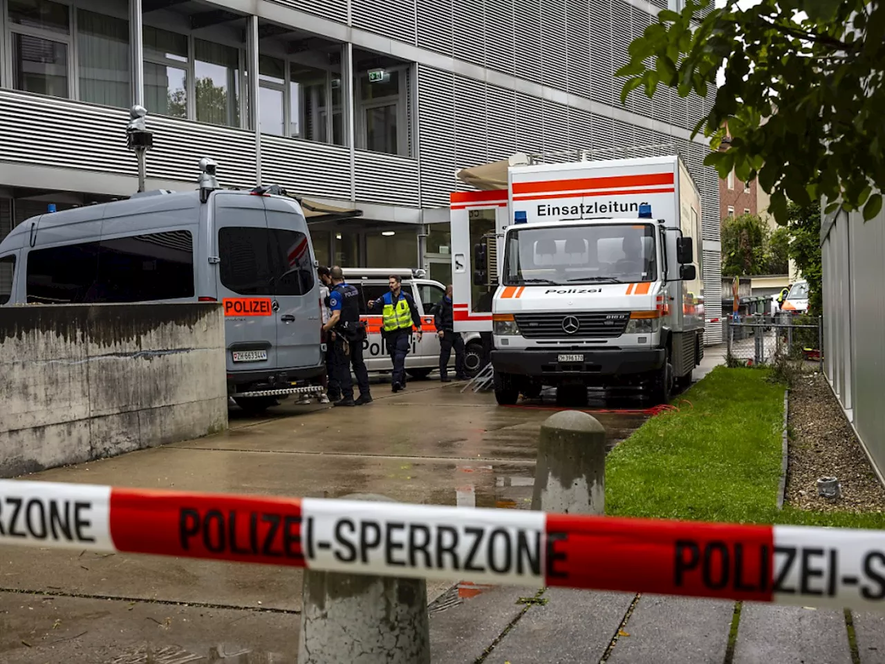 Polizei-Grossaufgebot steht in Zürich-Oerlikon im Einsatz