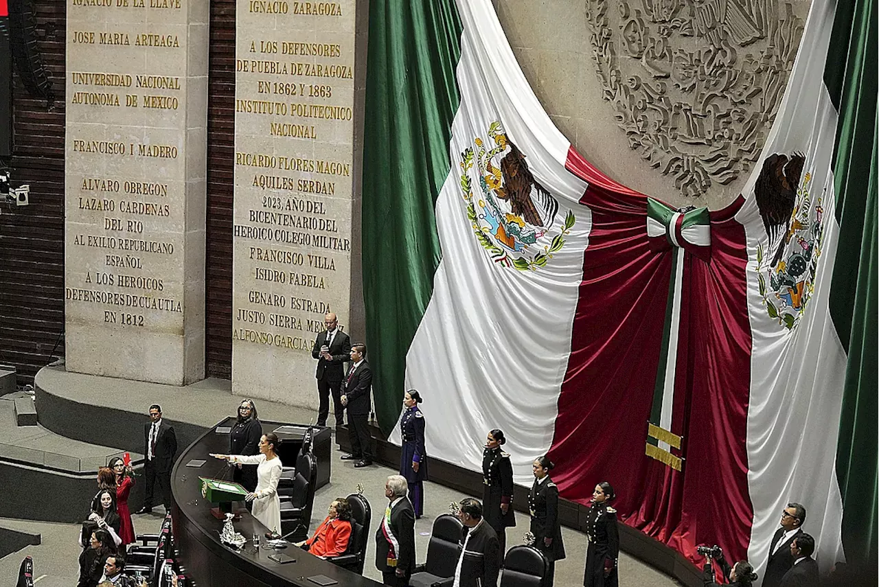 La primera presidenta de México, Claudia Sheinbaum, promete continuar las polémicas reformas de López Obrador