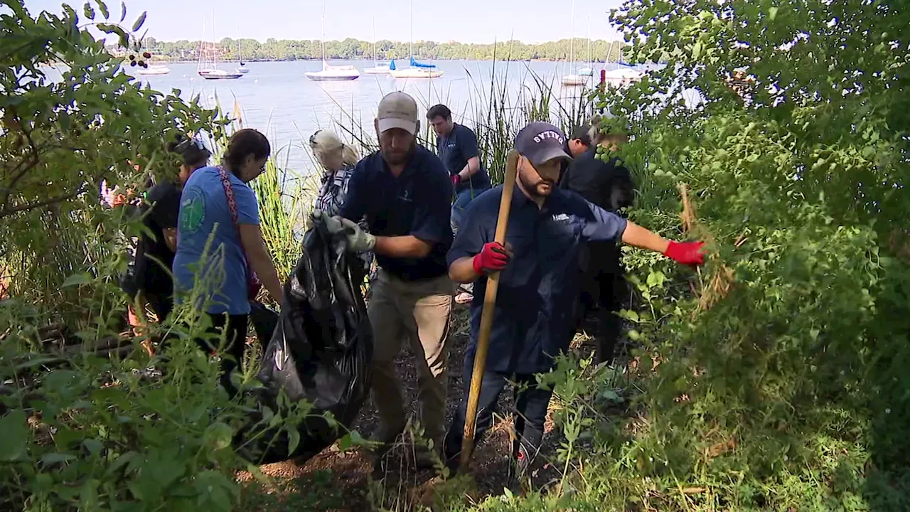 Volunteers help clean up shores of White Rock Lake