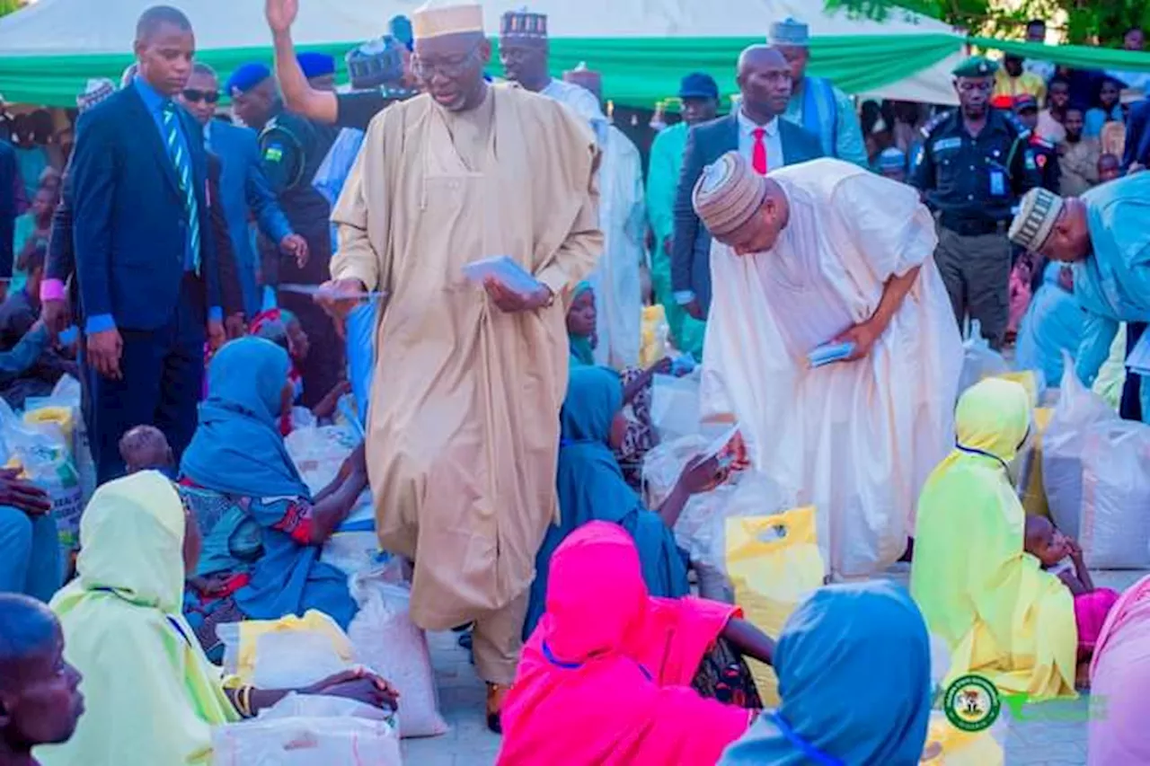 FG, Jigawa distribute palliatives to flood victims in Sule Tankarkar LGA