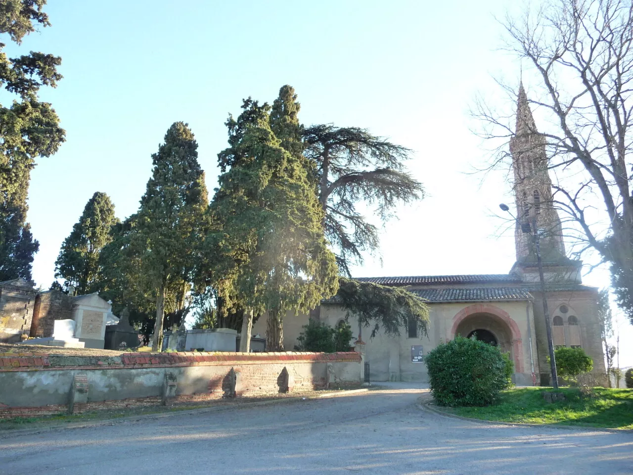 Haute-Garonne : deux ouvriers coincés en haut du clocher d'une église, les pompiers interviennent