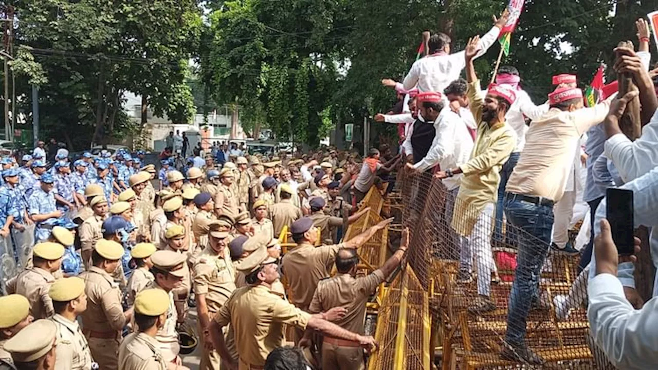 UP: जेपीएनआईसी को सील करने पर गरमायी प्रदेश की सियासत, जेपी की मूर्ति लेकर अखिलेश निकले बाहर