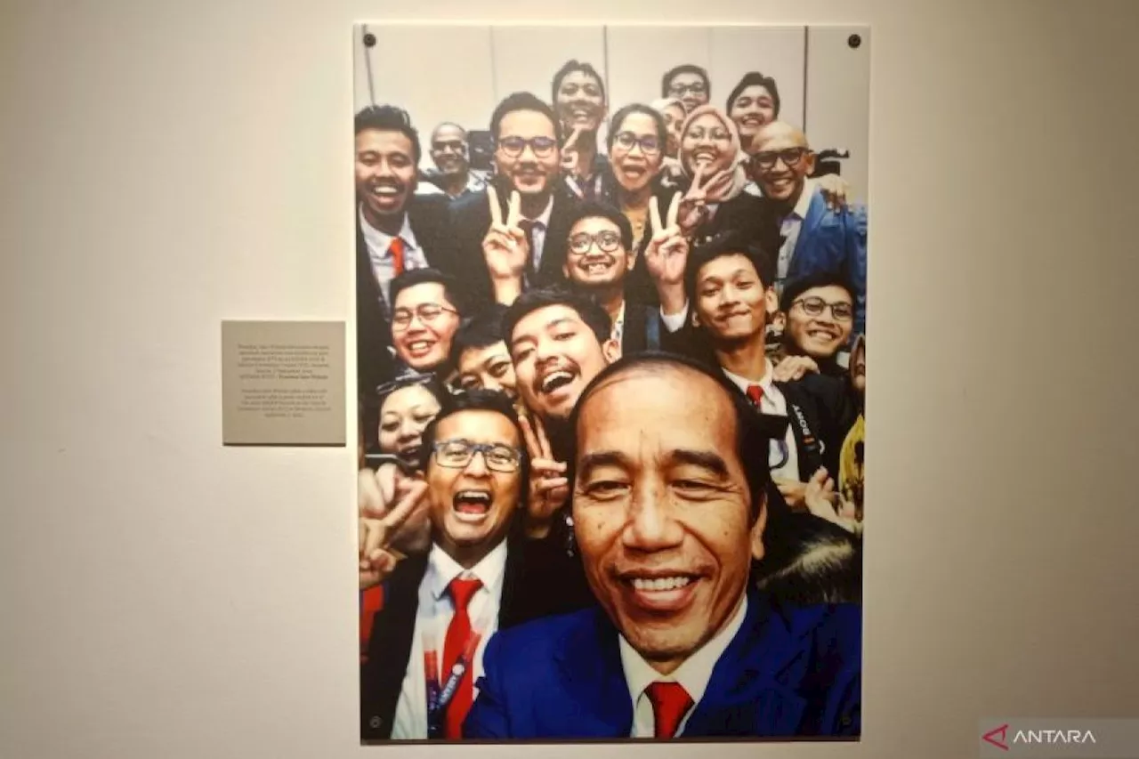 Foto karya Jokowi dipamerkan dalam pameran foto ANTARA 'Legasi Jokowi'