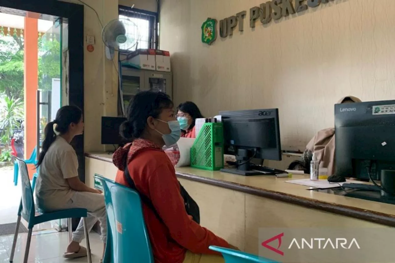 Seratusan warga Kota Medan berobat gunakan KTP di Puskesmas Teladan