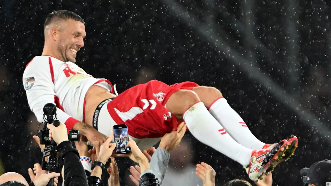 Fußball: Ex-FC-Bayern-München-Star Lukas Podolski verabschiedet sich emotional in Köln