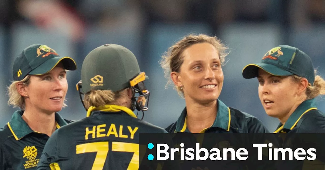 Gardner stars as Australia thrash Pakistan to cruise towards semi-finals